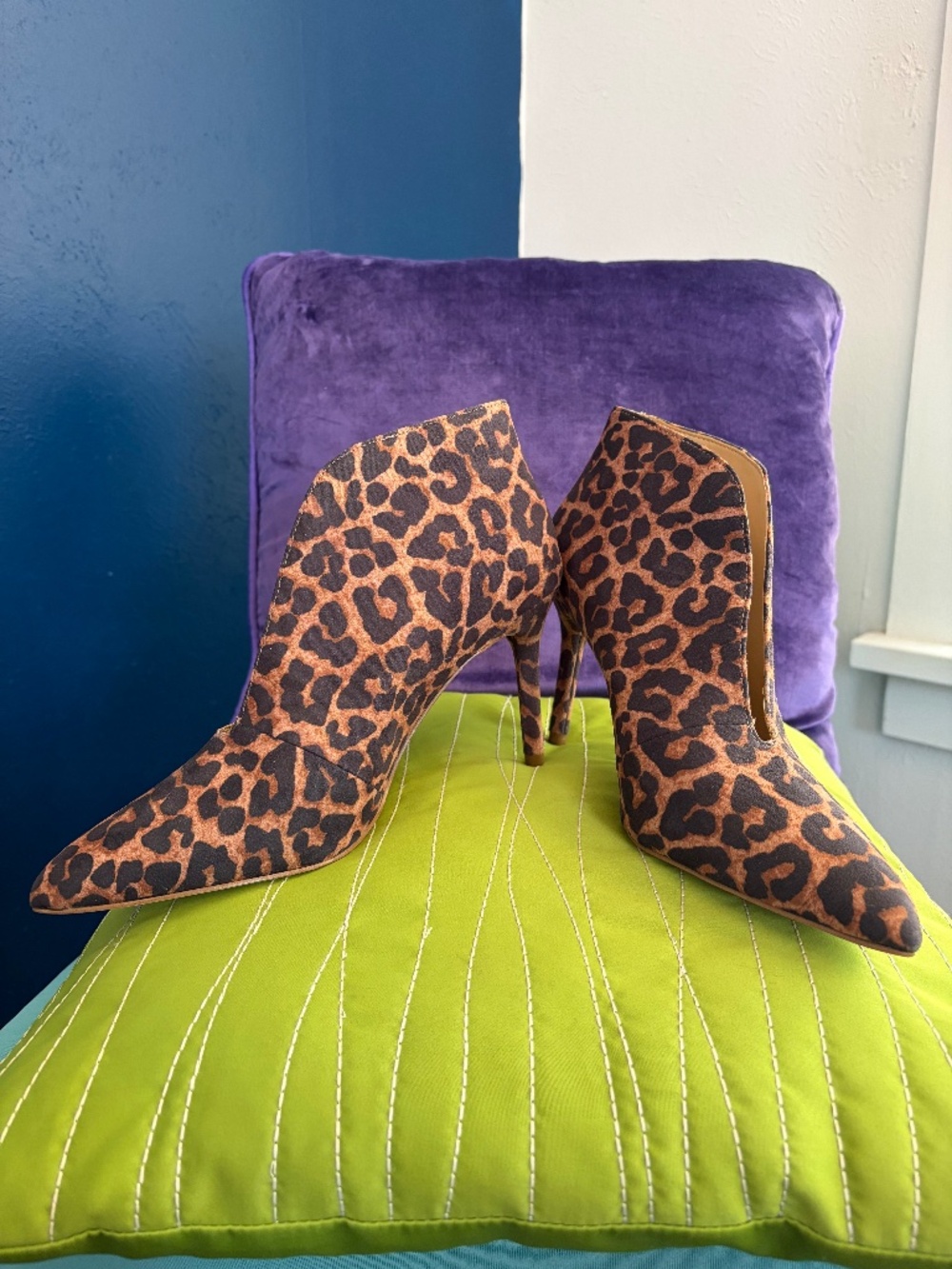 Jessica Simpson Taveli Booties Women 8.5 Leopard V-Cut Stiletto Heel